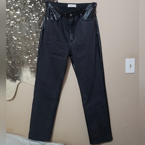 Mixed Fabric Straight Jeans - Picture 5 of 7